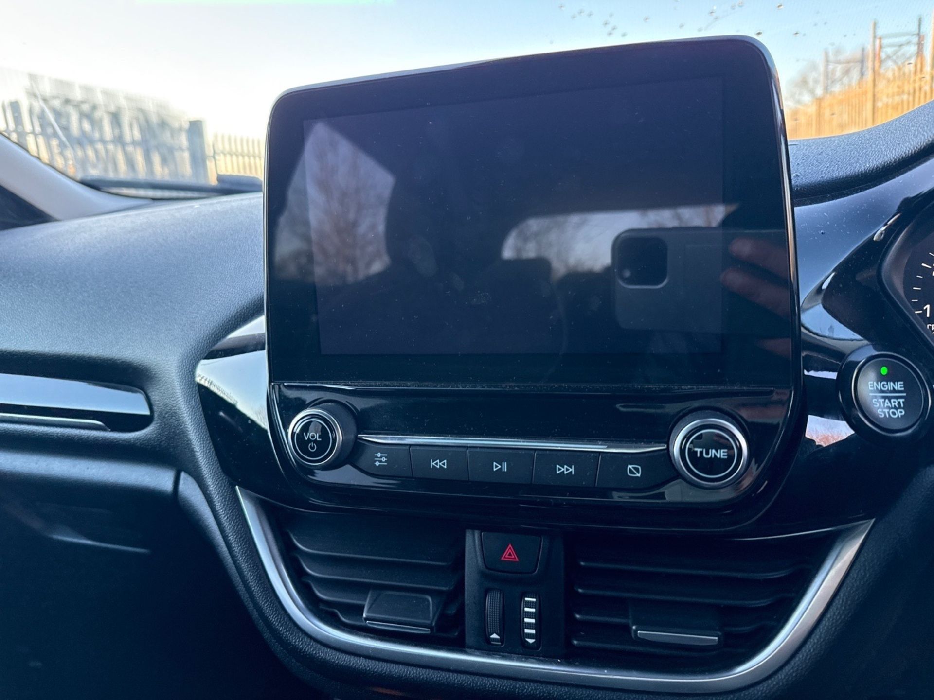 2017 FORD Fiesta Titanium 125 Hatchback 1.0 - Navigation - Bluetooth - Petrol- Auto s/s! - Image 14 of 25