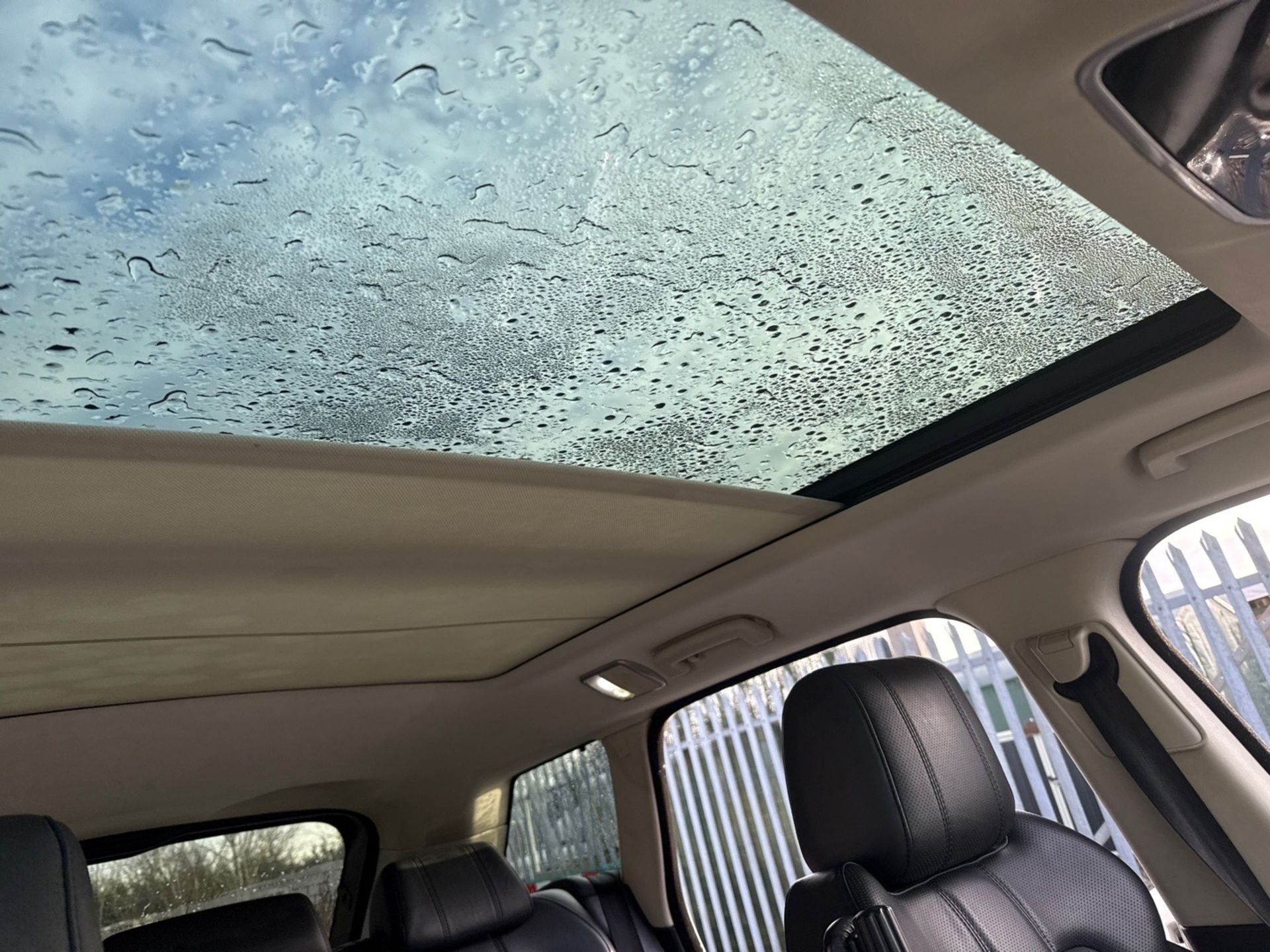 Range Rover Sport V6 HSE 3.0 - Automatic - Heated Seats - Panoramic Roof - Navigation - - Image 23 of 26