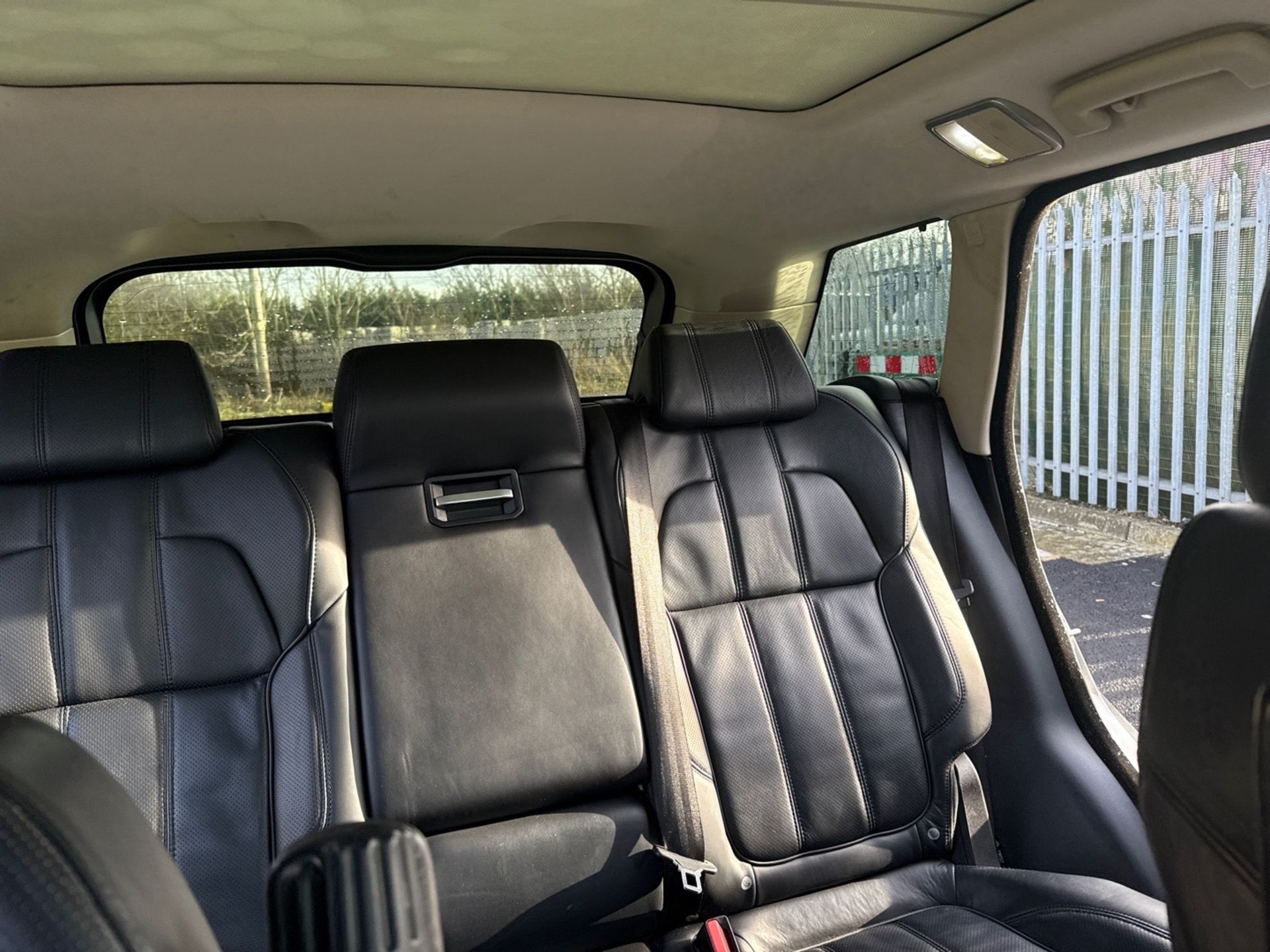 Range Rover Sport V6 HSE 3.0 - Automatic - Heated Seats - Panoramic Roof - Navigation - - Image 22 of 26