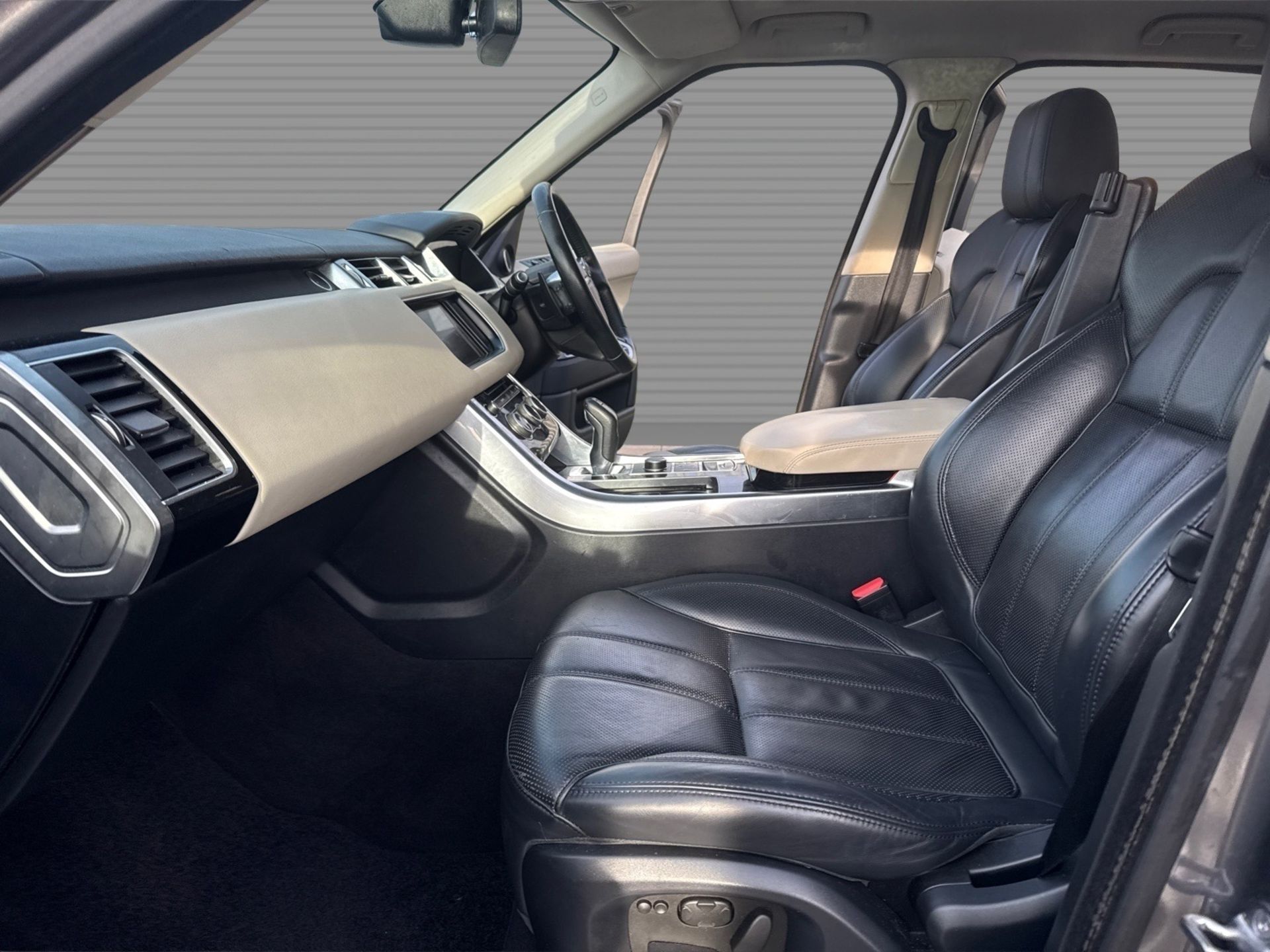 Range Rover Sport V6 HSE 3.0 - Automatic - Heated Seats - Panoramic Roof - Navigation - - Image 13 of 26