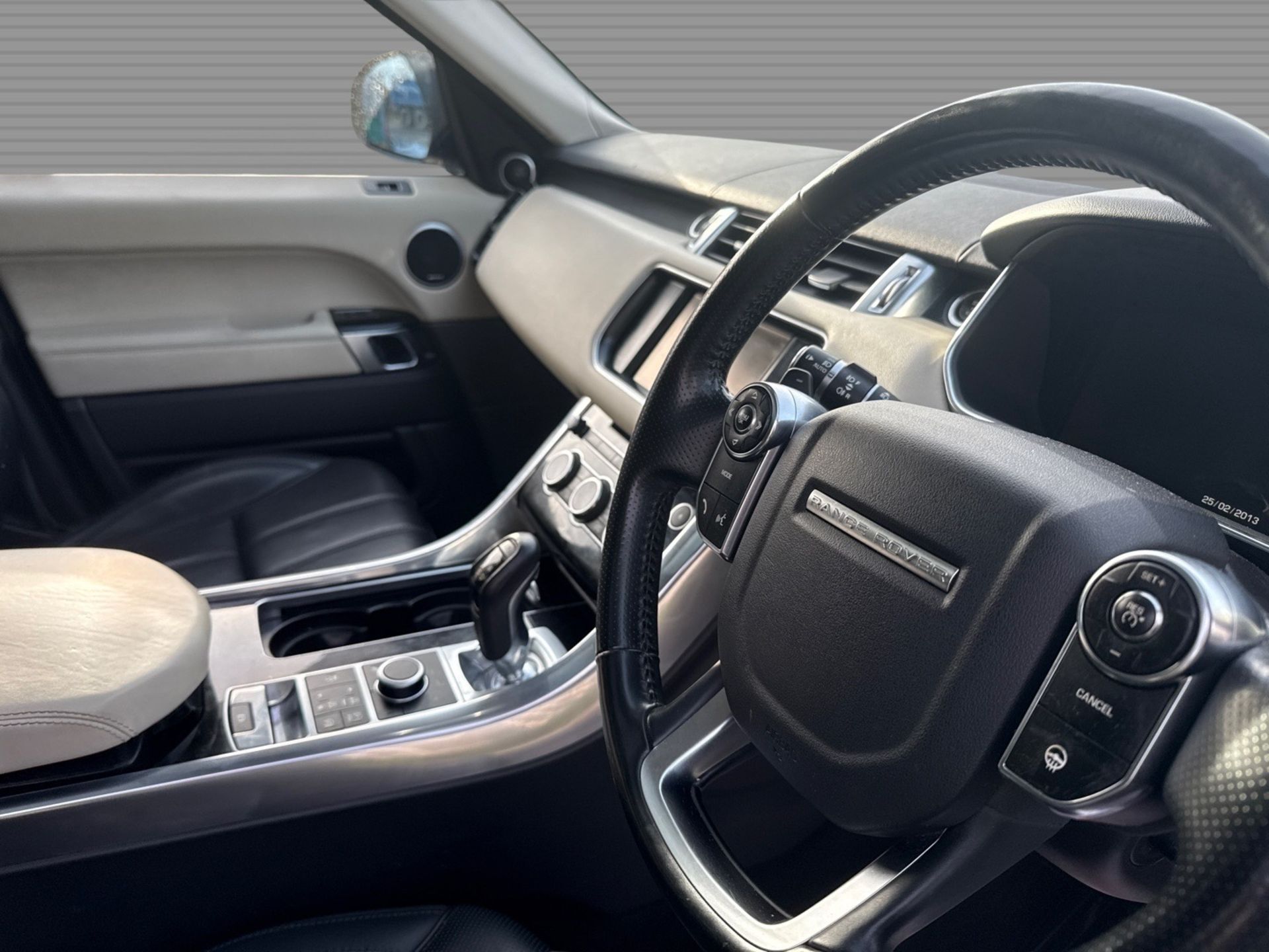 Range Rover Sport V6 HSE 3.0 - Automatic - Heated Seats - Panoramic Roof - Navigation - - Image 9 of 26