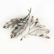 2 midcentury Designer-Silberbroschen Mistelzweig (GERTRUD ENGEL) und Eichenlaub.