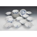 10 Zwiebelmuster-Suppentassen. Meissen.