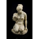 STUNDL, Theodor (1875 Brunndorf - 1934 Hohenberg). Große Marmorskulptur eines Frauenaktes mit Bl...