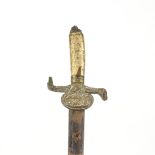 Hirschfänger mit altem Perlmuttgriff und Scheide.