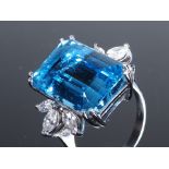 Platin Damen-Ring mit großem Aquamarin (10.37ct) und Brillanten