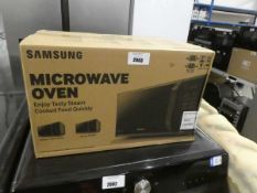 +VAT Boxed Samsung digital microwave oven