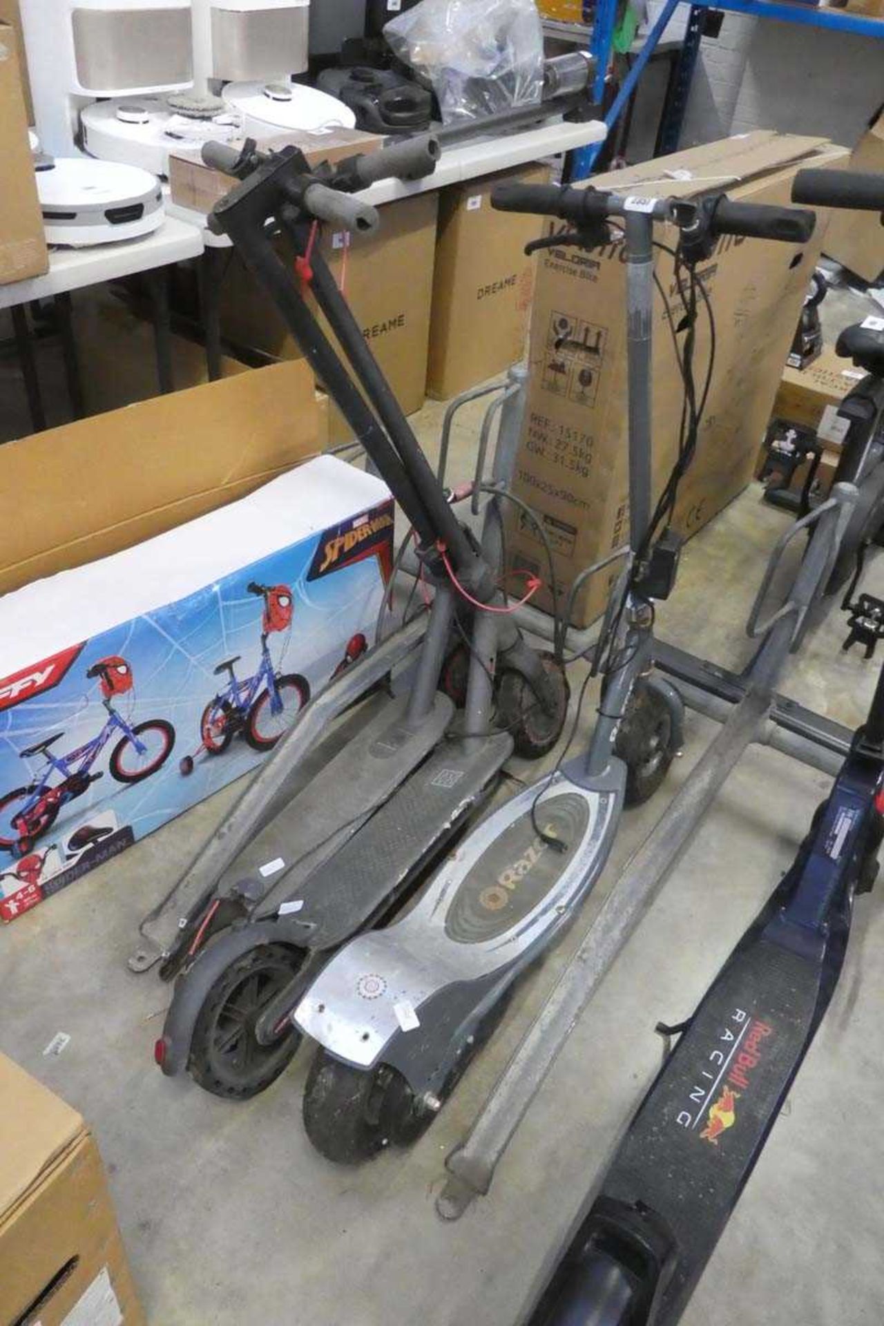 3 various electric scooters incl. Razor Aovo Pro, etc. Highly used, 1 missing back wheel