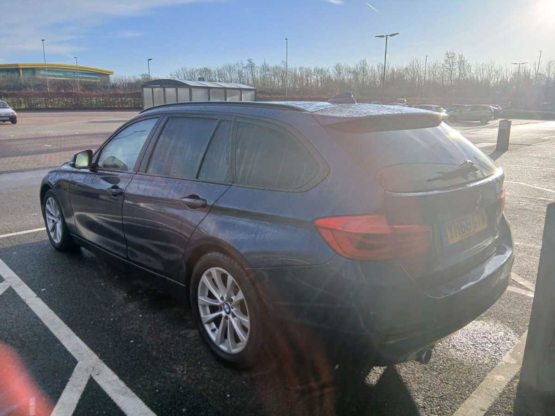 (YH68 CTM) 2019 BMW 318d SE Touring Steptronic Auto 5-door estate in blue, 1995cc diesel, 8-speed - Image 7 of 14