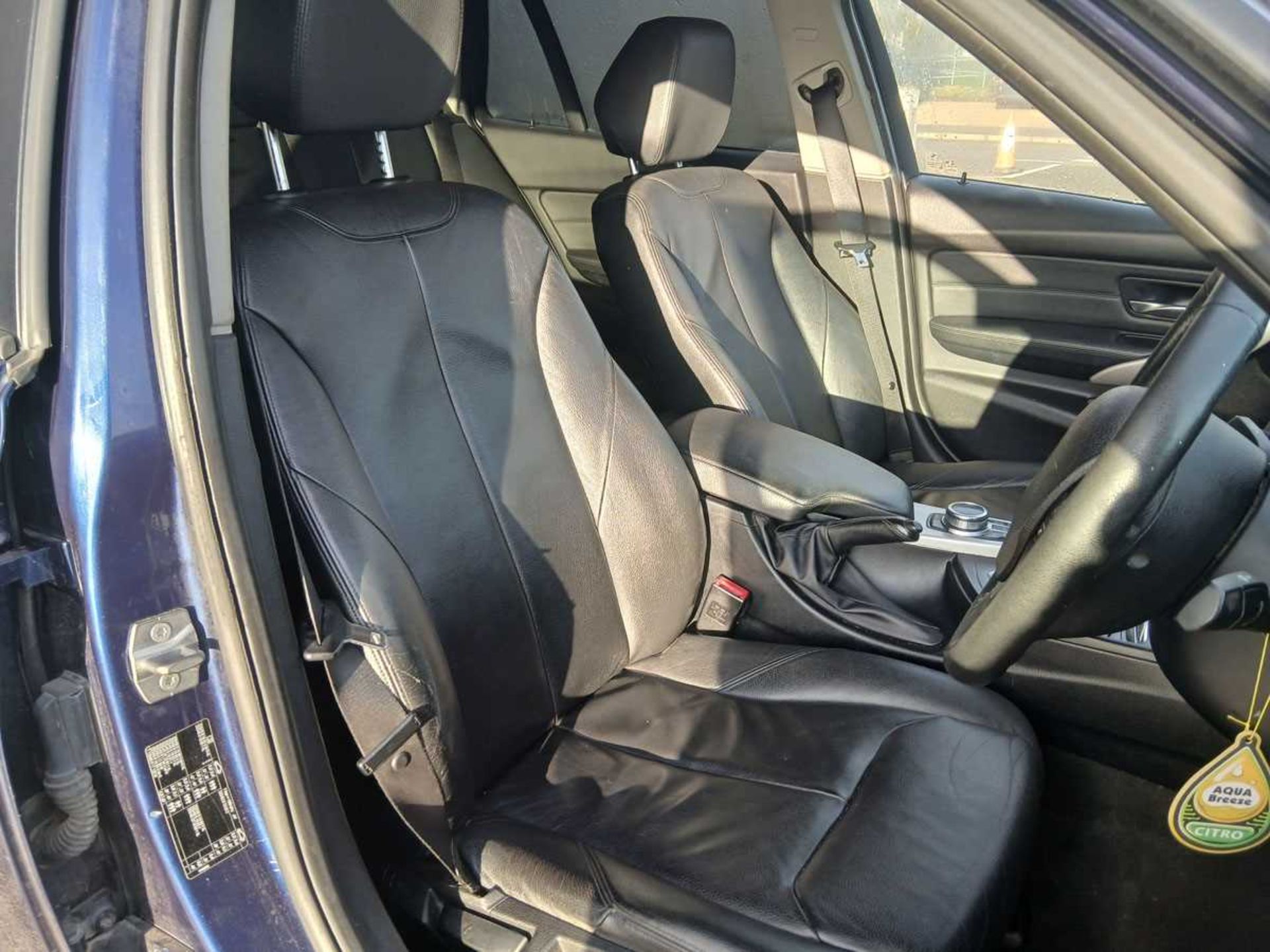 (YH68 CTM) 2019 BMW 318d SE Touring Steptronic Auto 5-door estate in blue, 1995cc diesel, 8-speed - Image 10 of 14