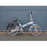 Halfway folding town bike with bag