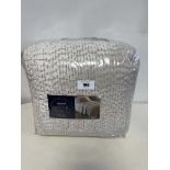 +VAT Paoletti Luxe Brooklands bedspread (265 x 265 cm).