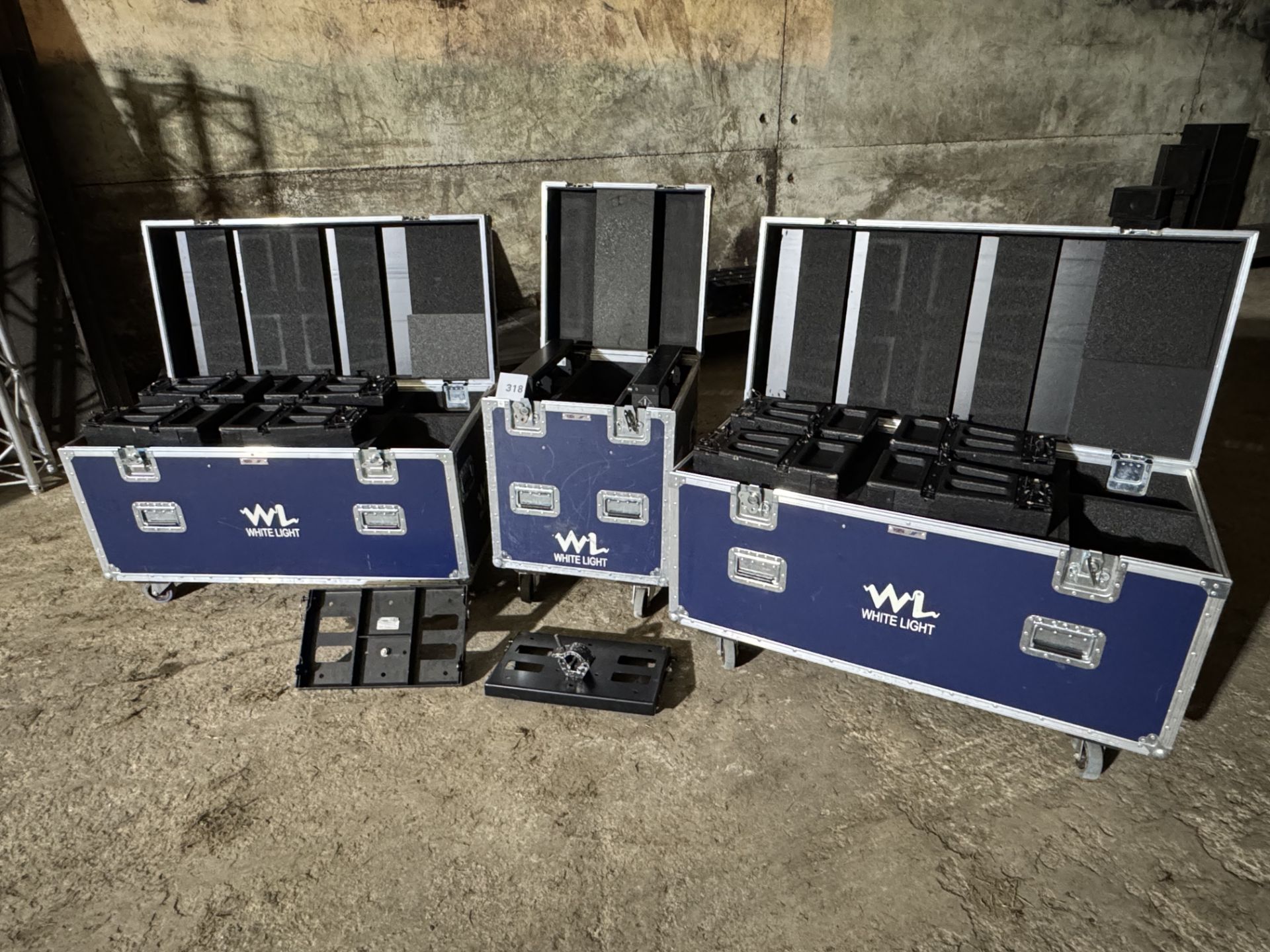 8x EM acoustic HALO C line array inc framesCased in 4's Comes with two ...