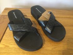 Dunlop “Leo” Ladies, Low Wedge, Flip Flop Sandals, Size 5, Black Leopard - Brand New