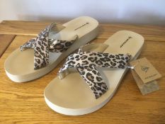 Dunlop “Leo” Ladies, Low Wedge, Flip Flop Sandals, Size 8, Beige Leopard - Brand New