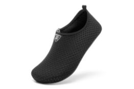 25 x Swim Beach Shoes sizes 34/35, 40/41, 46/47 Lb36