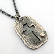 Cross necklace detailed with brilliant diamonds and 18k gold on