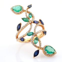 18K rose gold ring detailed with vibrand emerald, sapphire and brilliant