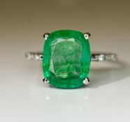 Beautiful 3.40 CT Natural Emerald Ring With Natural Diamonds & Platinum 950