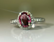 Beautiful Natural 1.00 Ct Spinel Ring With Diamonds and 18k Gold