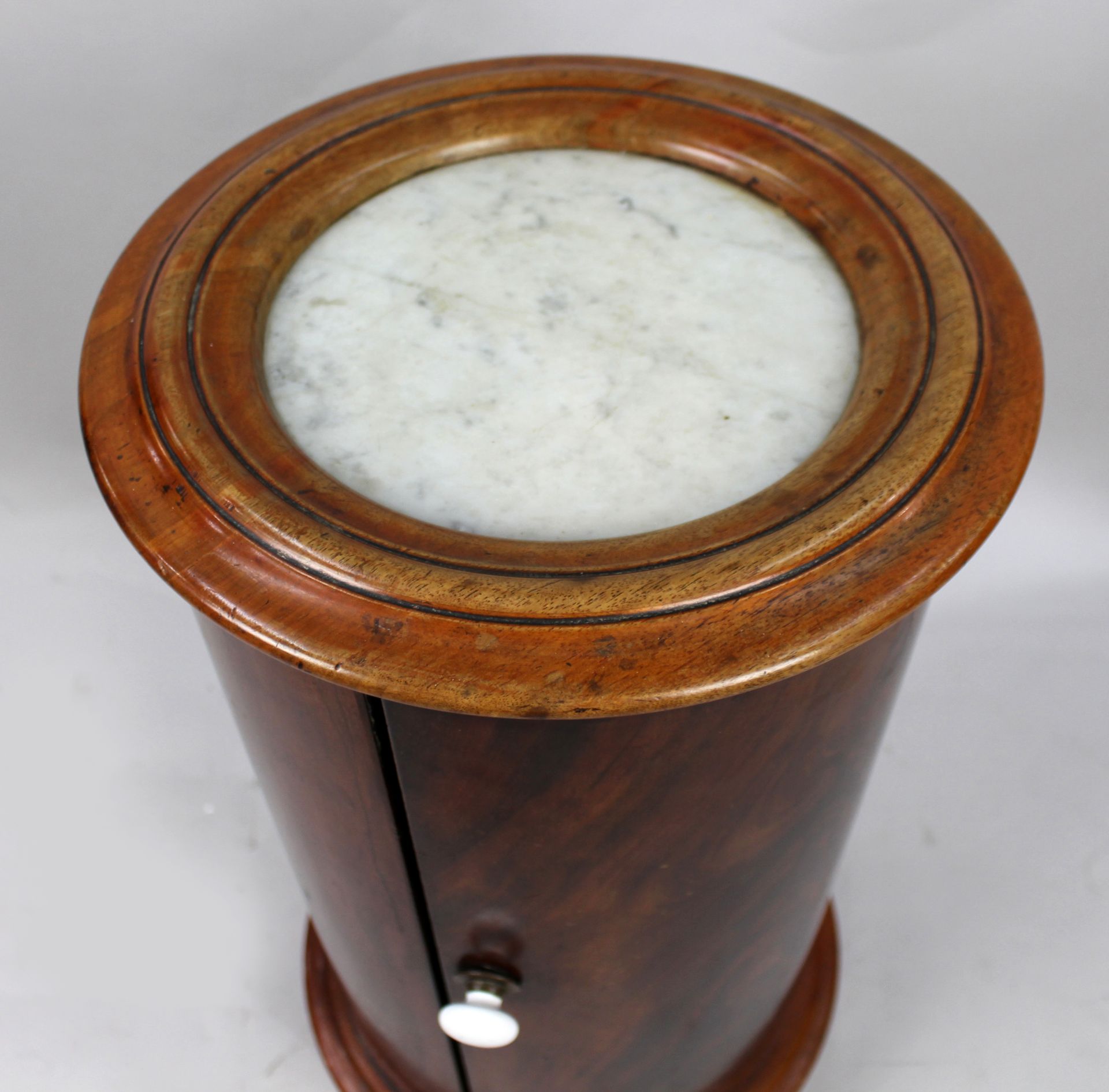 Pair of Victorian Marble Topped Cylindrical Mahogany Pot Cupboards - Image 9 of 13