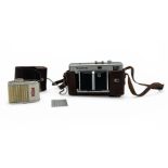 A VOIGTLANDER VITESSA CAMERA, IN LEATHER CARRYING CASE