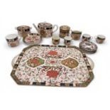 A COLLECTION OF ROYAL CROWN DERBY, TO INCLUDE TEA TRAY, DISHES, SIDE PLATES, TEAPOT, SUGAR BOWL, TEA