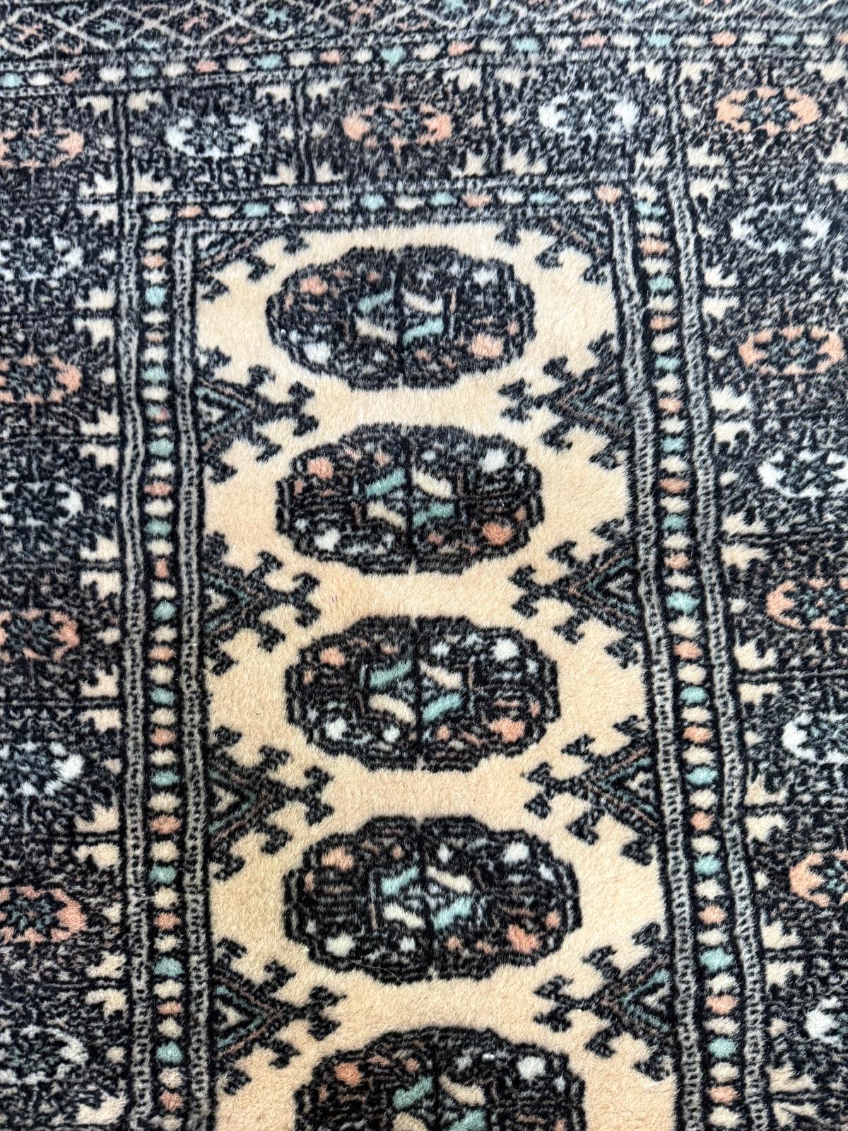 A wool rug. Beige grounds with geometric border.65x100cm - Image 3 of 4