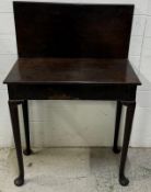 A mahogany tea table on cabriole legs AF Height 74 cm 70x34