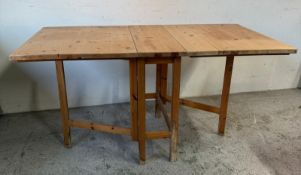 A pine gate leg kitchen table (H73cm W144cm D75cm)
