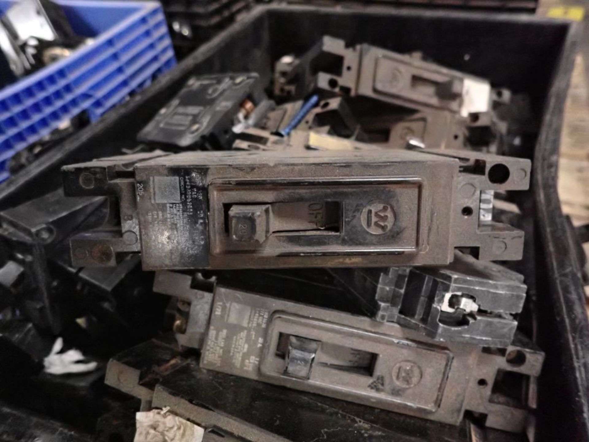 Includes: Murray Circuit Breakers, Cat No. MP115, 120/240V, 1P, 15A ...